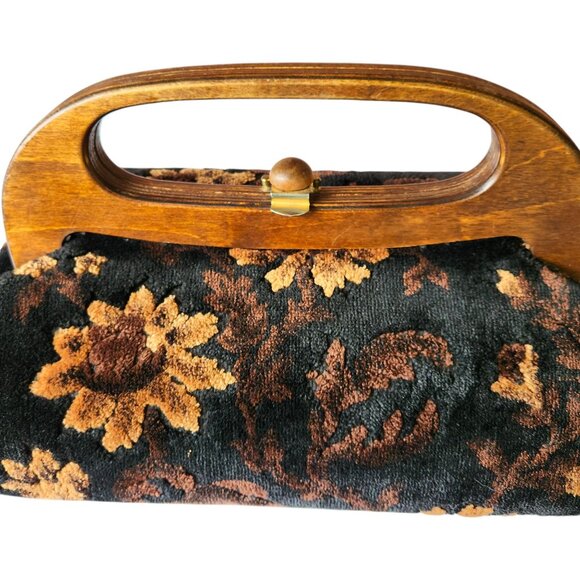 Vintage Floral Tapestry Handbag With Wooden Handle & Brass Clasp Closure - Picture 7 of 16